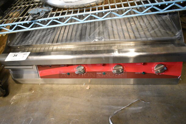 BRAND NEW SCRATCH AND DENT! Avantco 177EG30N Stainless Steel Commercial Countertop Electric Powered Flat Top Griddle. 208/240 Volts, 1 Phase. - Image 2 of 7