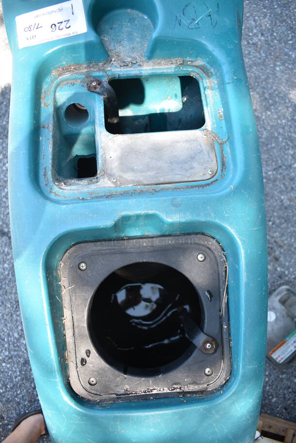 Tennant 1002047 Metal Commercial Floor Cleaning Machine. 120 Volts, 1 Phase.  - Image 4 of 6