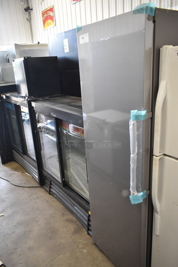 BRAND NEW SCRATCH AND DENT! Samsung RZ11M7074SA Stainless Steel Single Door Reach In Freezer. 115 Volts, 1 Phase. Tested and Working! - Image 2 of 7