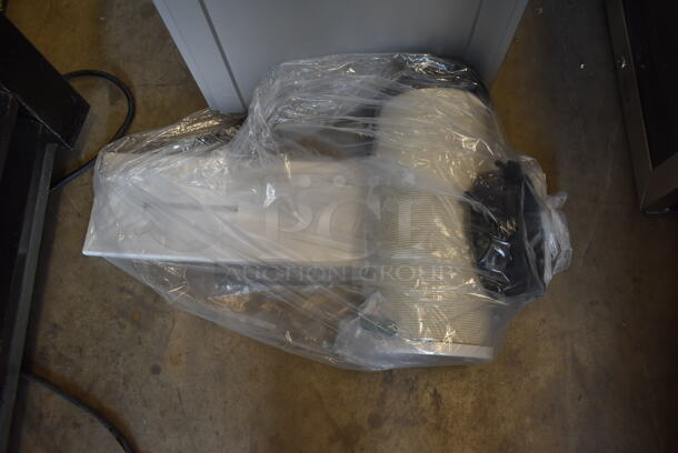 BRAND NEW SCRATCH AND DENT! Arctic Air PACN1-095-RM  9,500 BTU Portable Air Conditioner 115 Volts, 1 Phase. Tested and Working! - Image 2 of 6