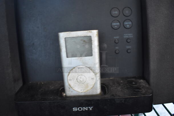 Sony iPod Radio w/ 2 Speakers and Apple iPod. 18x7.5x9 - Image 5 of 6