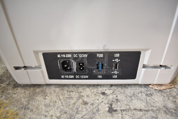 BRAND NEW SCRATCH AND DENT! Whynter FMC-350XP Metal Commercial Countertop 34 Quart Compact Fast Freeze Portable Refrigerator, Real Freezer for Car, Home, Camping, RV-8°F to 50°F. 110-120 Volts, 1 Phase. Tested and Working! - Image 4 of 6