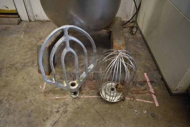 Hobart D300 Metal Commercial 30 Quart Planetary Dough Mixer w/ Stainless Steel Mixing Bowl, Whisk, Paddle and Dough Hook Attachments. 115 Volts, 1 Phase. Tested and Working! - Image 2 of 10