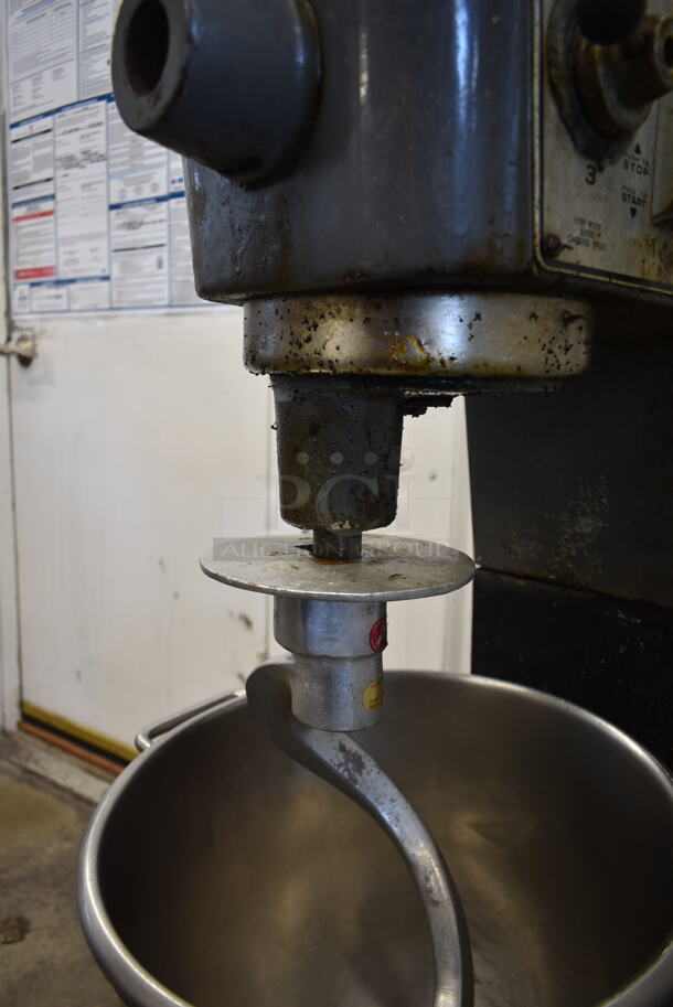 Hobart D300 Metal Commercial 30 Quart Planetary Dough Mixer w/ Stainless Steel Mixing Bowl, Whisk, Paddle and Dough Hook Attachments. 115 Volts, 1 Phase. Tested and Working! - Image 6 of 10