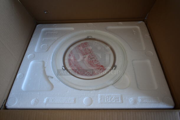 BRAND NEW IN BOX! Criterion CCM11M1W Countertop Microwave Oven w/ Plate. 120 Volts, 1 Phase. - Image 4 of 6