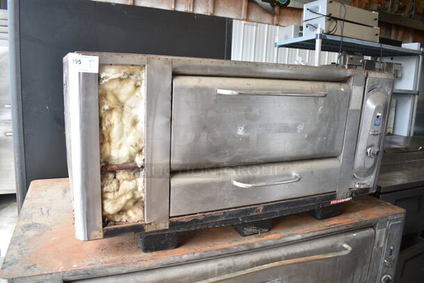Blodgett 1000 Stainless Steel Commercial Natural Gas Powered Single Deck Pizza Oven.  - Image 2 of 7