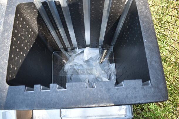 2 Black Poly Insulated Inserts for Rubbermaid Front Load Catering Carrying Bag. 2 Times Your Bid! - Image 4 of 4