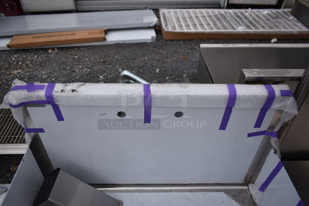 BRAND NEW SCRATCH AND DENT! Stainless Steel Commercial Single Bay Sink. No Legs. - Image 4 of 5