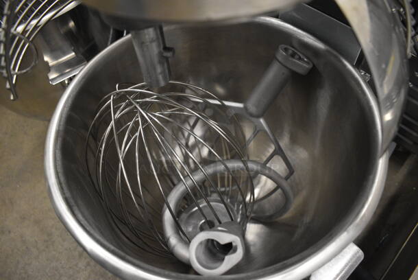 Avantco MX20 Metal Commercial Countertop 20 Quart Planetary Dough Mixer w/ Stainless Steel Mixing Bowl, Bowl Guard, Dough Hook, Paddle and Whisk Attachment. 120 Volts, 1 Phase. 18x20x32. Tested and Working! - Image 5 of 6