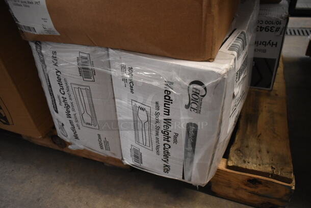 PALLET LOT of 20 BRAND NEW Boxes Including 500TW9 Choice 9 oz. Translucent Thin Wall Plastic Cold Cup - 2500/Case, Tellus Products 9" x 9" No PFAS Added Natural Bagasse Clamshell Container - 200/Case, 394345M Noble Medium Gloves, 394365M Noble Products Powder-Free Disposable Clear Vinyl Gloves for Foodservice - Medium - 1000/Case, 500CC12 Choice Clear PET Customizable Plastic Cold Cup - 12 oz. - 1000/Case, 500CC9 Choice 9 oz. Clear PET Customizable Plastic Squat Cold Cup - 1000/Case, 5008DWALLC Choice 8 oz. Tall Coffee Break Print Smooth Double Wall Paper Hot Cup - 500/Case, 129MCR32B Choice 32 oz. Black Round Microwavable Heavy Weight Container with Lid 7 1/4" - 150/Case, 2 Box 346WSNSM Choice Medium Weight White Wrapped Plastic Spork, Straw, and Napkin Kit - 1000/Case, 74555-0150 Pizza Trays, Choice 32 oz. Clear RPET Hinged Deli Container - 200/Case, 433W8BGC Choice 8 lb. White Paper Bag - 500/Case. 20 Times Your Bid! - Image 10 of 12