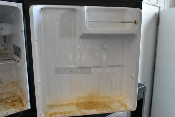 Magic Chef HMAR170BE Metal Mini Cooler. 115 Volts, 1 Phase. Tested and Working! - Image 4 of 5