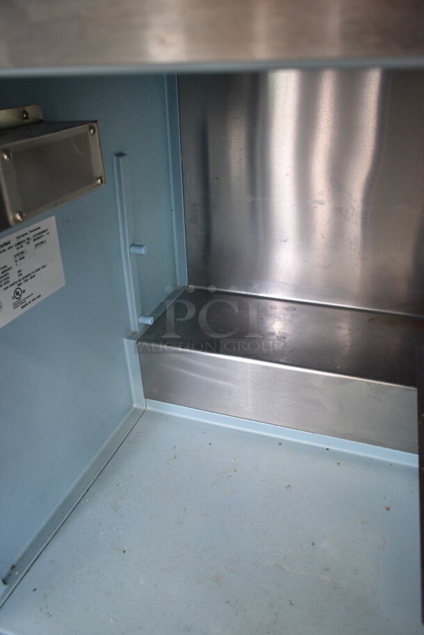 Delfield UC4472N-G46-A2 Metal Commercial 3 Door Back Bar Cooler Merchandiser. 115 Volts, 1 Phase. Tested and Working! - Image 4 of 5