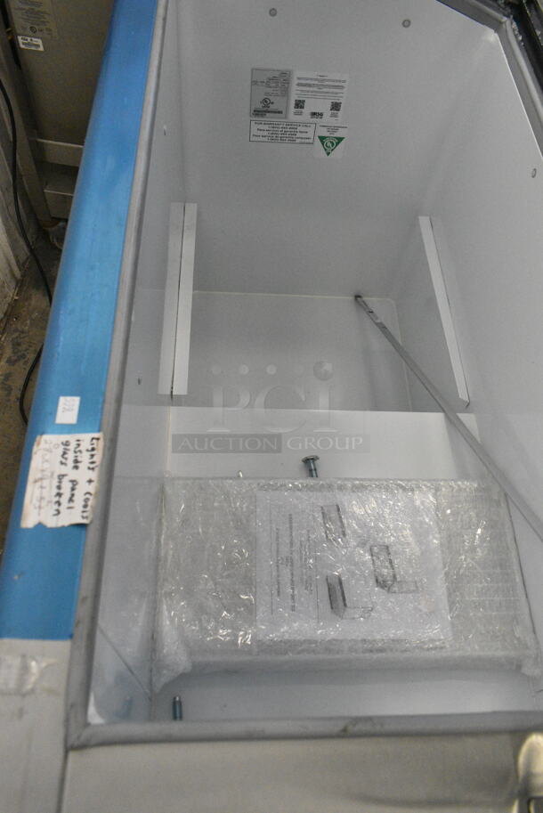 BRAND NEW SCRATCH AND DENT! Master-Bilt DD-46 LCG Metal Commercial Ice Cream Dipping Cabinet on Commercial Casters. See Pictures for Broken Glass. 115 Volts, 1 Phase. Tested and Working! - Image 5 of 6