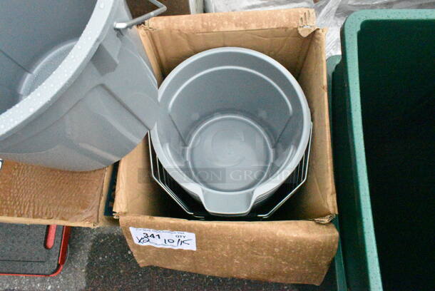 2 Boxes of 10 BRAND NEW SCRATCH AND DENT! Lavex 274PL14QGY 14 Qt. Gray Round Bucket. 2 Times Your Bid!  - Image 5 of 7