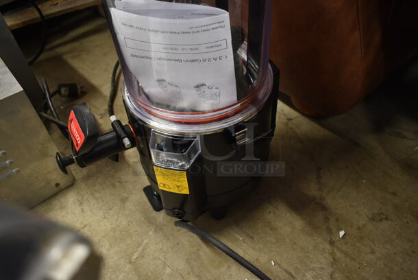 BRAND NEW SCRATCH AND DENT! Avantco DHC-26 2.6 Gallon (10 Liter) Hot Beverage / Hot Topping Dispenser. 120 Volts, 1 Phase. Tested and Working! - Image 4 of 6