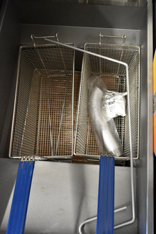 BRAND NEW SCRATCH AND DENT! 2024 Pitco Frialator SG14 Stainless Steel Commercial Floor Style Natural Gas 40-50 lb Deep Fat Fryer w/ 2 Metal Fry Baskets. 110,000 BTU - Image 6 of 11