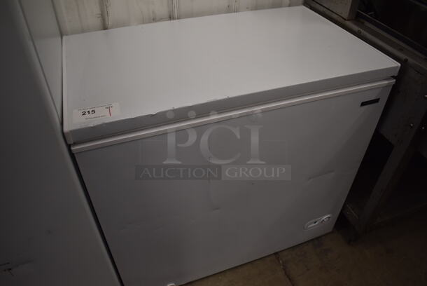 BRAND NEW SCRATCH AND DENT! Thomson TFRF710-B-SM Metal Chest Freezer. 115 Volts, 1 Phase. 35.5x21.5x33. Tested and Working! - Image 5 of 5