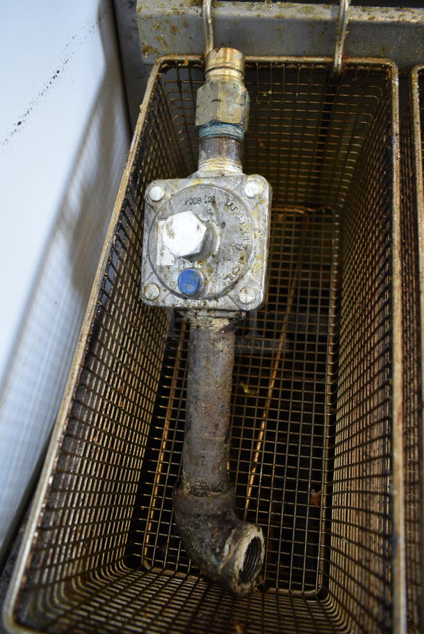 Vulcan 1VEG35M-1 Stainless Steel Commercial Natural Gas Powered Deep Fat Fryer w/ 2 Metal Fry Baskets. 69,000 BTU.  - Image 3 of 8