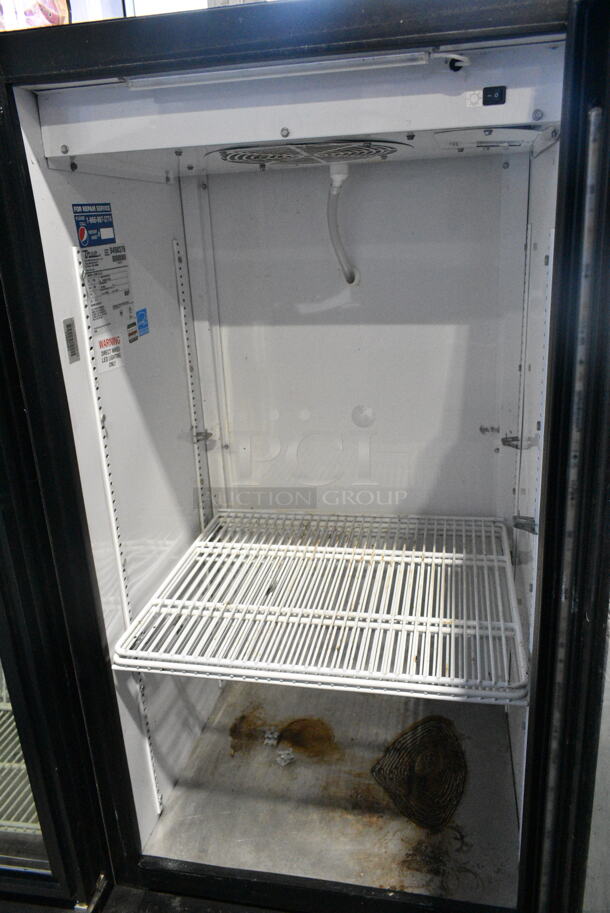 True GDM-10-LD Metal Commercial Single Door Reach In Cooler Merchandiser w/ Poly Coated Racks. 115 Volts, 1 Phase. Tested and Working! - Image 2 of 3