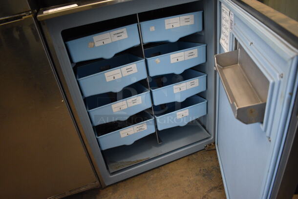 Manitowoc Multiplex MB-8-1 Stainless Steel Commercial Blend In Cup Workstation on Single Door Undercounter Cooler on Commercial Casters. 115 Volts, 1 Phase. 26x39x72. Tested and Working! - Image 6 of 6