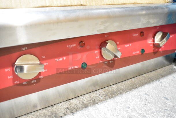 BRAND NEW SCRATCH AND DENT! Avantco 177EG30N Stainless Steel Commercial Countertop Electric Powered Flat Top Griddle. 208/240 Volts, 1 Phase.  - Image 3 of 7