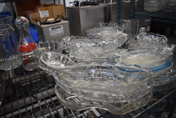 ALL ONE MONEY! Tier Lot of Various Items Including Glass Bowls and Comet Deodorizing Cleanser Bottles - Image 4 of 8