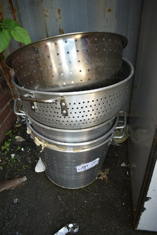 5 Various Metal Colanders / Pots. Includes 16x16x9.5, 16.5x16.5x5.5, 15.5x15.5x13.5. 5 Times Your Bid!