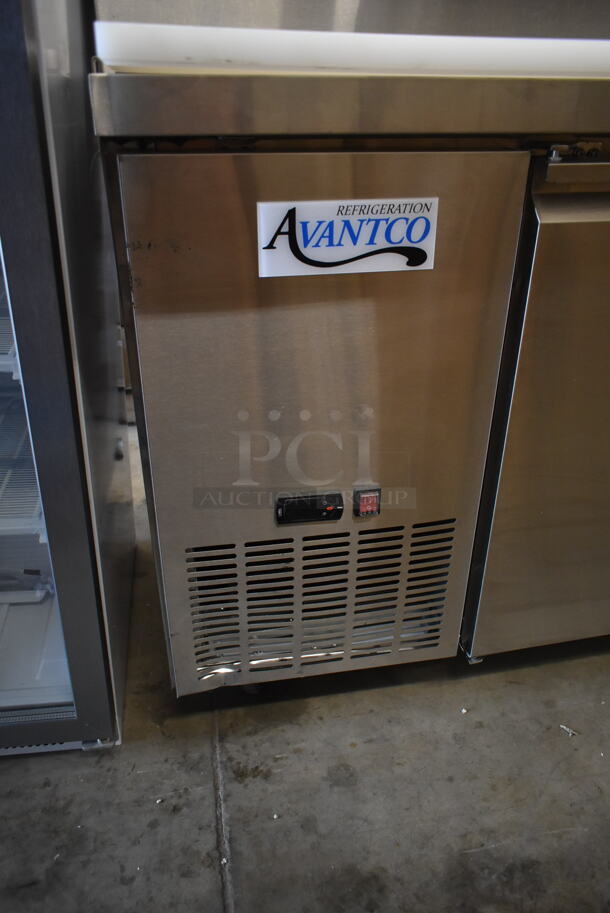 BRAND NEW SCRATCH AND DENT! 2023 Avantco 178SSPPT3 Stainless Steel Commercial Refrigerated Pizza Prep Table on Commercial Casters. 115 Volts, 1 Phase. Tested and Working! - Image 5 of 12
