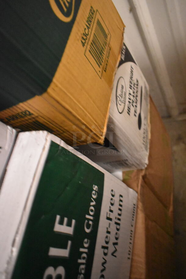 PALLET LOT of 25 BRAND NEW Boxes Including 433CARRIER Pulp Fiber 4 Cup Carrier, 394365M Noble Medium Gloves, 2 Box 128HD32BULK ChoiceHD 32 oz. Microwavable Translucent Plastic Deli Container - 480/Case, 5013858 Lavex Li'l Herc 55-60 Gallon 1.2 Mil 38" x 58" Low Density Medium-Duty Black Trash Bag / Can Liner - 100/Case, 129MCS38B Choice 38 oz. Black Rectangular Microwavable Heavy Weight Container with Lid 8 3/4" x 6 1/4" x 2" - 150/Case, 500CC12 Choice Clear PET Customizable Plastic Cold Cup - 12 oz. - 1000/Case, 500CFT Lavex White C-Fold Standard Weight Towel - 2400/Case, 127DM16BULK Choice 16 oz. Ultra Clear PET Plastic Round Deli Container - 500/Case, 129MCS28B Choice 28 oz. Black Rectangular Microwavable Heavy Weight Container with Lid 8 3/4" x 6 1/4" x 1 3/4" - 150/Case, 795PTOKFT3 Choice Kraft Microwavable Folded Paper #3 Take-Out Container 7 3/4" x 5 1/2" x 2 1/2" - 200/Case, 128HD12COMBO ChoiceHD 12 oz. Microwavable Translucent Plastic Deli Container and Lid Combo Pack - 240/Case, 274MBCKT26BK Lavex 26 Qt. Black Mop Bucket and Side Press Wringer Combo. 25 Times Your Bid!  - Image 4 of 12
