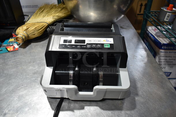 Royal Sovereign RBC 100 Countertop Money Counting Machine. 