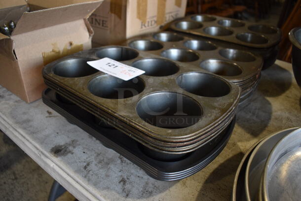 ALL ONE MONEY! Lot of 20 Metal 6 Cup Muffin Baking Pans. 13.5x9x3, 13.5x9x1.5 - Image 3 of 6