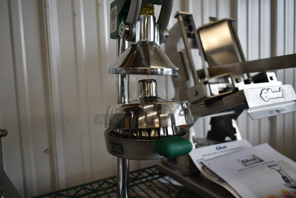 BRAND NEW SCRATCH AND DENT! Garde XL MCJ2 Manual Metal Commercial Citrus Juicer with Safety Spring.  - Image 2 of 8