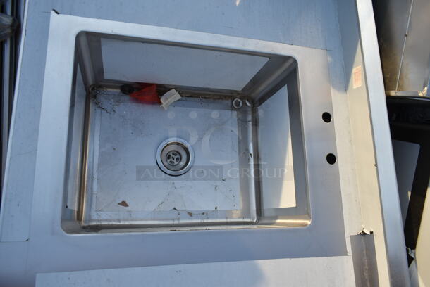 BRAND NEW SCRATCH AND DENT! Regency 600ST3048R 30" x 48" 16 Gauge Stainless Steel Work Table with Right Sink and Cross Bracing - Image 6 of 7