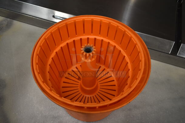 Orange Poly Lettuce Spinner Salad Spinner. - Image 4 of 4