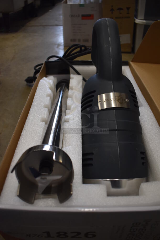 BRAND NEW SCRATCH AND DENT! AvaMix 928IBHD18 Stainless Steel Commercial 18" Shaft Immersion Blender. 120 Volts, 1 Phase. Tested and Working! - Image 2 of 7
