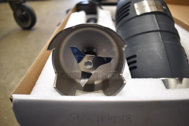 BRAND NEW SCRATCH AND DENT! AvaMix 928IBHD18 Stainless Steel Commercial 18" Shaft Immersion Blender. 120 Volts, 1 Phase. Tested and Working! - Image 3 of 7