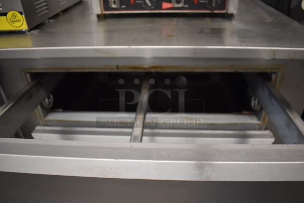 Traulsen TE084HT Stainless Steel Commercial 4 Drawer Chef Base on Commercial Casters. 115 Volts, 1 Phase. 84x35x26.5. Tested and Working! - Image 4 of 6