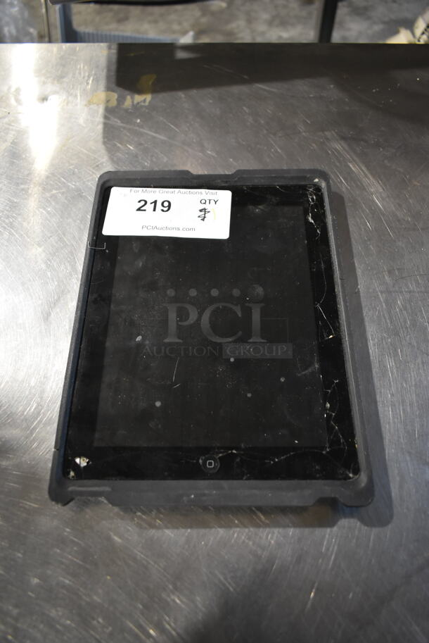 Apple A1458 iPad. See Pictures for Damage To Screen. - Image 1 of 4