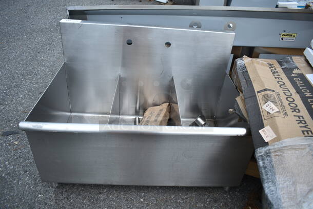 BRAND NEW SCRATCH AND DENT! Stainless Steel Commercial 3 Bay Sink. Bays 12x20x14 - Image 1 of 7