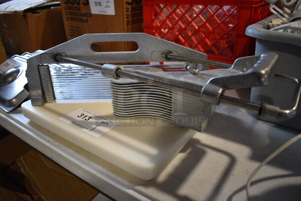 Metal Countertop Tomato Slicer. 19x11x7 - Image 2 of 3