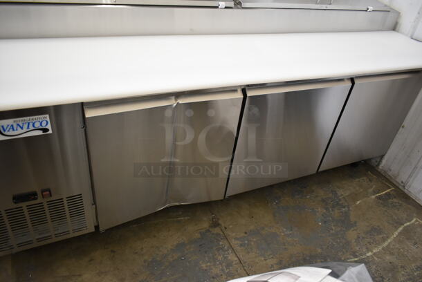 BRAND NEW SCRATCH AND DENT! 2023 Avantco 178SSPPT3 Stainless Steel Commercial Pizza Prep Table on Commercial Casters. 115 Volts, 1 Phase. Tested and Working! - Image 3 of 11