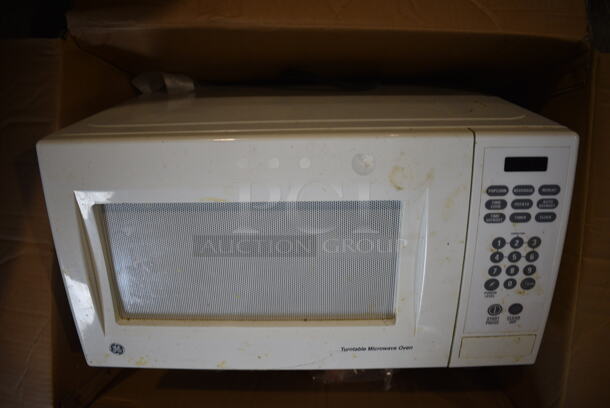 GE Model JES1136WK White Countertop Microwave Oven w/ Plate. 21x13x14 - Image 1 of 4