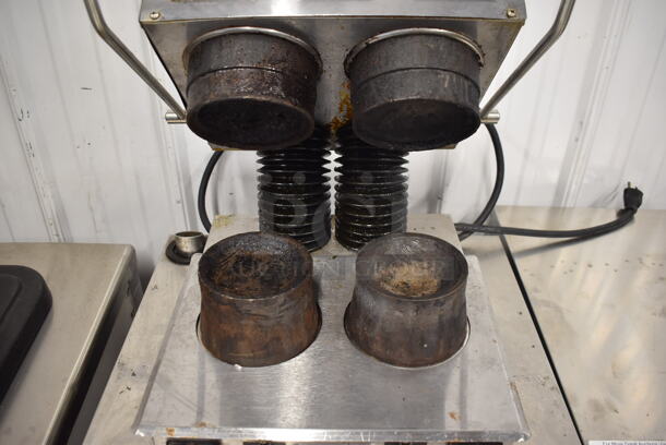 Wisco 325B Commercial Stainless Steel Electric Countertop Pocket Sandwich Grill With 2 Pods. 120V. Tested and Working! - Image 4 of 5