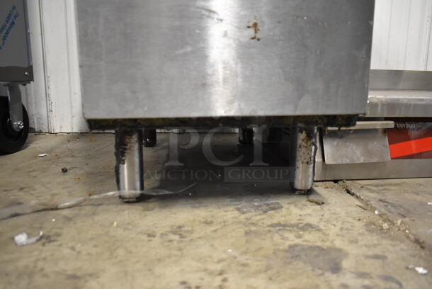 Avantco FF300-N Stainless Steel Commercial Floor Style Natural Gas Powered Deep Fat Fryer.  - Image 6 of 8