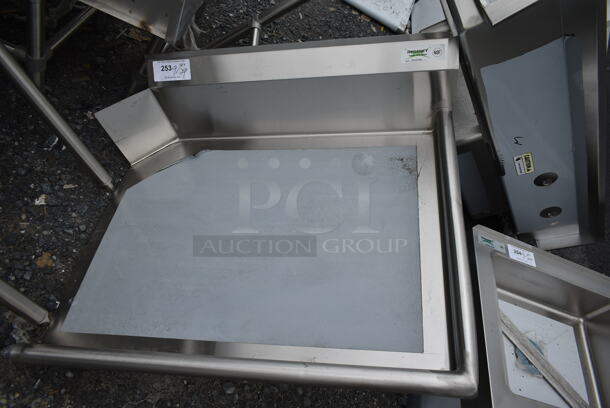 BRAND NEW SCRATCH AND DENT! Regency 600CDT36R Stainless Steel Commercial Right Side Clean Side Dishwasher Table. - Image 2 of 4