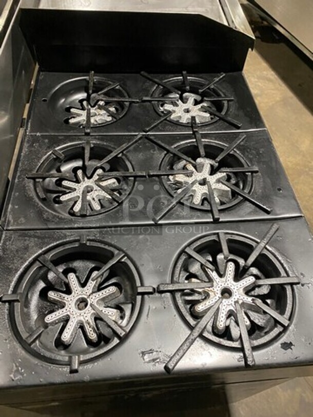 Garland Commercial Gas Powered 6 Burner Stove With Right Side Flat Griddle! Griddle Has Side Splashes! With Back Splash! With 2 Oven Underneath! Metal Oven Racks! All Stainless Steel! On Casters! - Image 5 of 12
