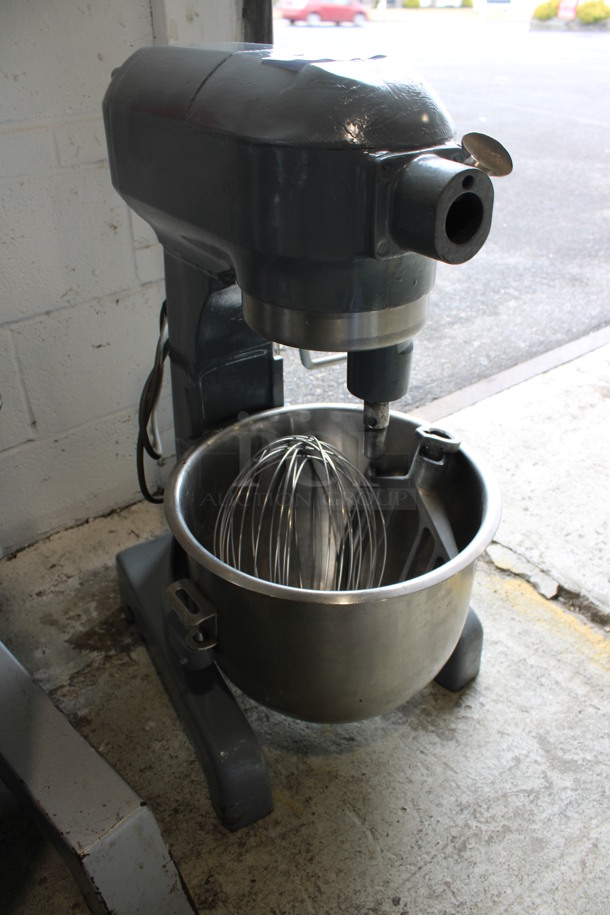 Hobart Model A200 Metal Commercial Countertop 20 Quart Planetary Dough Mixer Stainless Steel Mixing Bowl, Whisk and Paddle Attachments. 115 Volts, 1 Phase. 17x19x31. Tested and Working! - Image 5 of 6