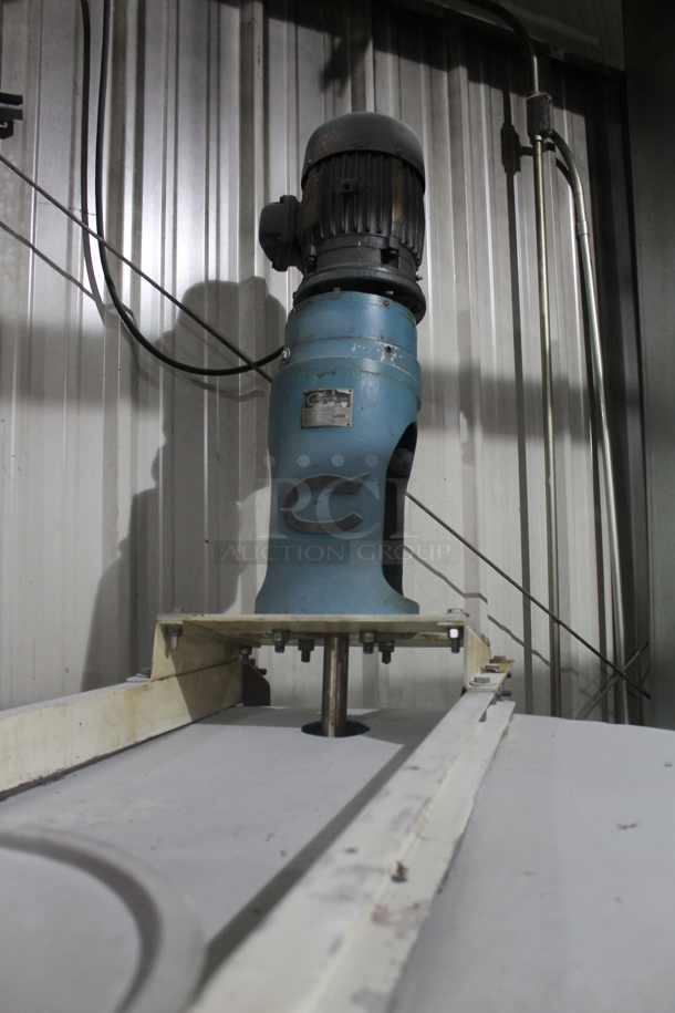 Charles Ross & Son 550 GAL MIX TANK Metal Commercial Floor Style Paint Mix Tank w/ Agitator. BUYER MUST REMOVE. - Image 4 of 7