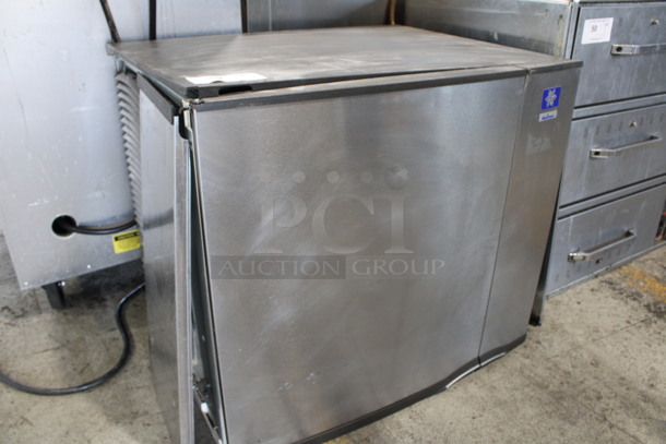 2010 Manitowoc Model SD0892N Stainless Steel Commercial Ice Machine Head. 208-230 Volts, 1 Phase. 30x25x26.5 - Image 2 of 5