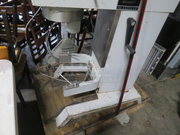 One Blakeslee 40 Quart Planetary Mixer. Model# DD-40. 208 Volt. 3 Phase.  - Image 4 of 5